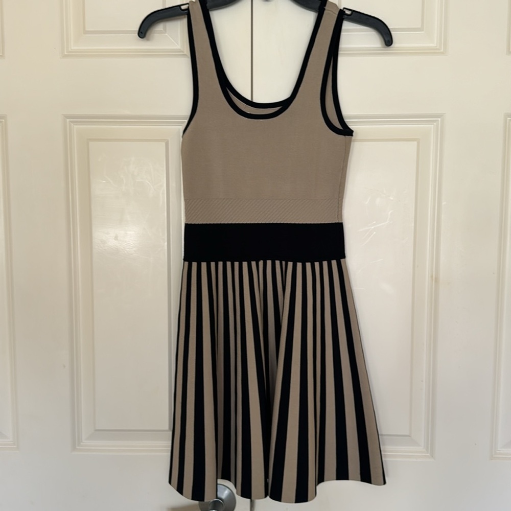 Guess Dress - Picture 2 of 3